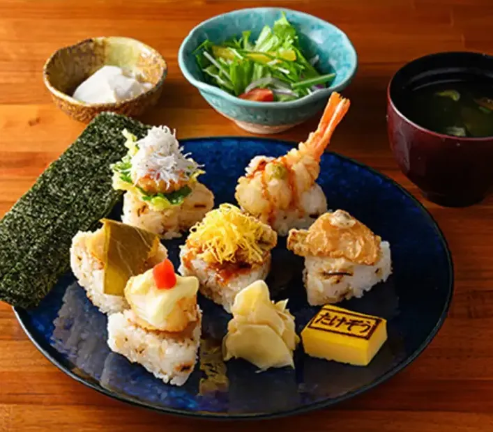 たけぞうの天むすとおばんざいの膳